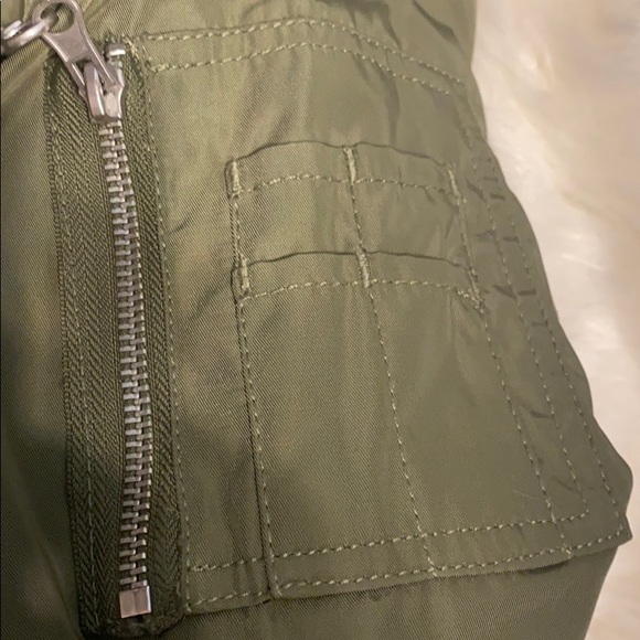 ⭐️SOLD⭐️UGG oversized bomber jacket💕 - Picture 4 of 10